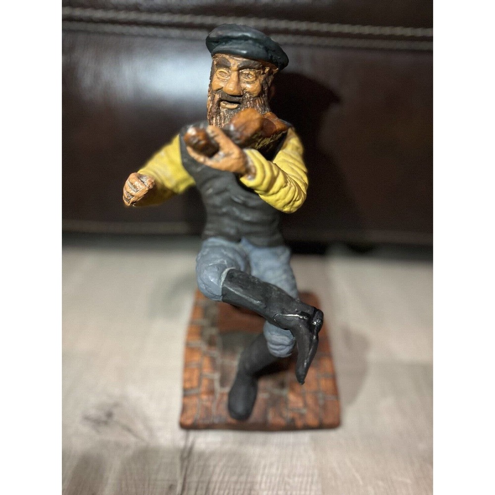 VINTAGE 1968 DAVID KAPLAN JUDAICA CHALKWARE FIDDLER ON THE ROOF STATUE, 300/500